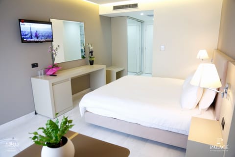 Deluxe Double Room | Minibar, in-room safe, desk, soundproofing