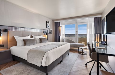 In-room safe, desk, blackout drapes, soundproofing