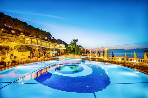 Indoor pool, 2 outdoor pools, pool umbrellas, sun loungers