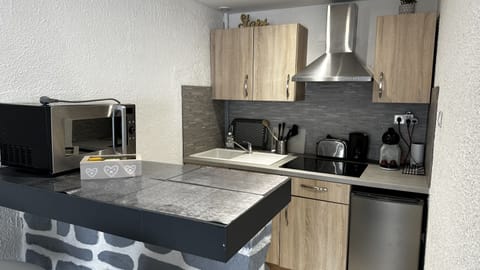 Cottage, Private Bathroom (Peuplier) | Shared kitchen | Highchair