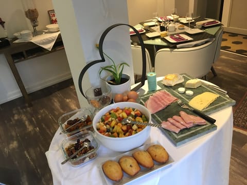 Daily buffet breakfast (EUR 14.00 per person)