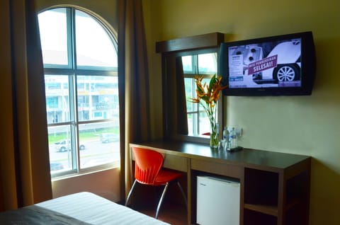 Superior King | Minibar, desk, iron/ironing board, free WiFi
