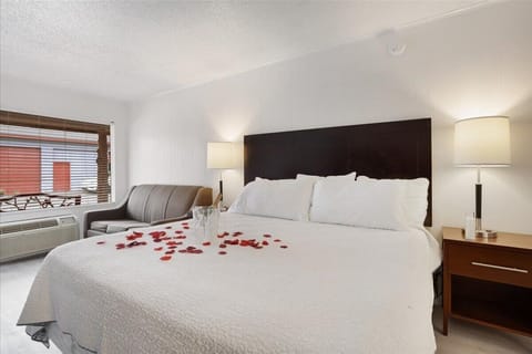 Exclusive Room, 1 King Bed, Non Smoking | Desk, free WiFi, bed sheets