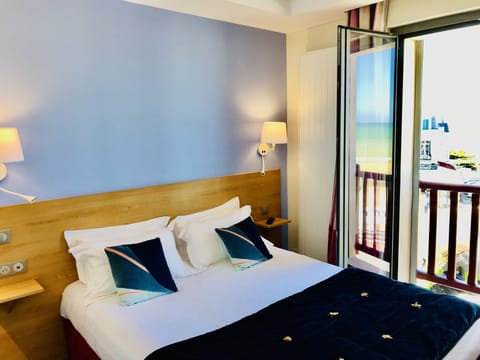 Premium bedding, pillowtop beds, in-room safe, individually decorated