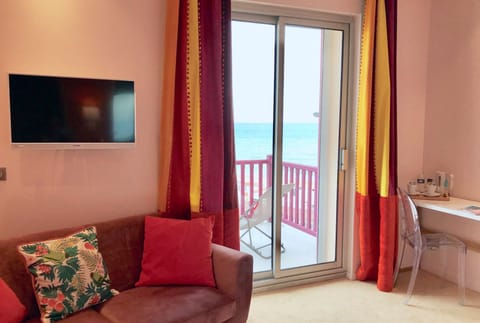Chambre Double Deluxe, 1 grand lit, terrasse, vue mer | Beach/ocean view