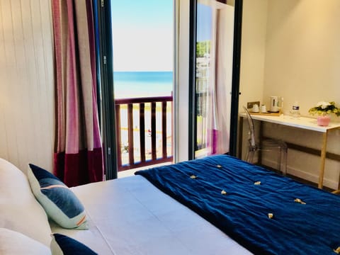 Premium bedding, pillowtop beds, in-room safe, individually decorated