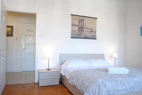 Double Room, Private Bathroom | Desk, iron/ironing board, free WiFi, bed sheets