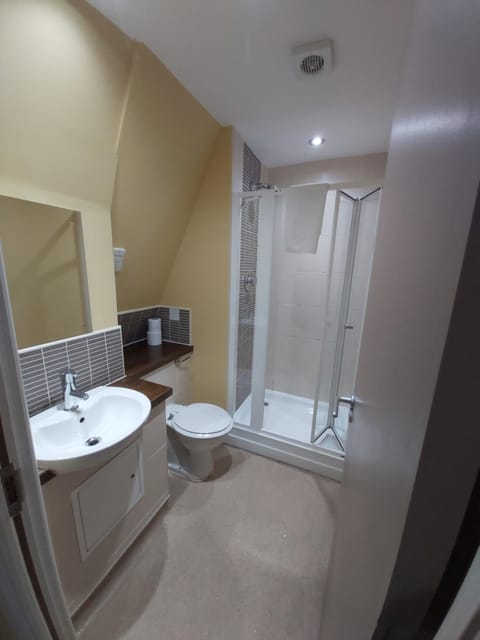 Shower, free toiletries, hair dryer, towels