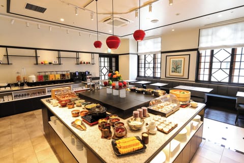 Daily buffet breakfast for a fee