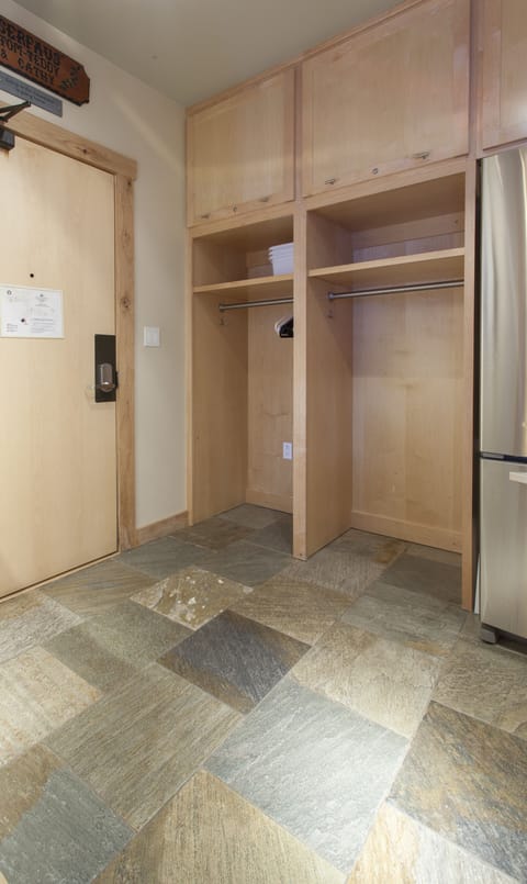 Condo, 2 Bedrooms, Mountain View (Juniper Springs Lodge #426) | Living area | Flat-screen TV, fireplace, DVD player, books