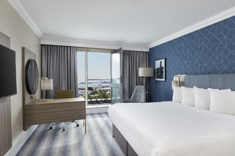 Superior Double Room, Sea View | Hypo-allergenic bedding, in-room safe, desk, laptop workspace