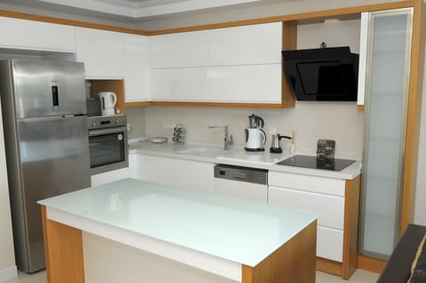 Coffee/tea maker, electric kettle