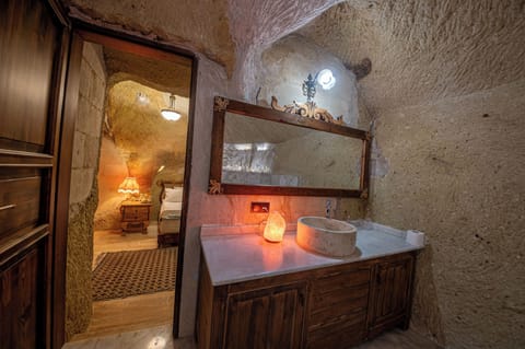 Luxury Room, 1 Queen Bed | Bathroom | Combined shower/tub, jetted tub, hair dryer, heated floors