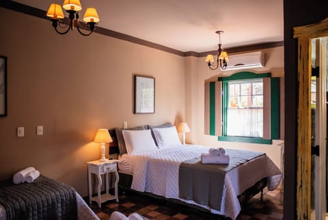 Family Suite | Minibar, free WiFi, bed sheets