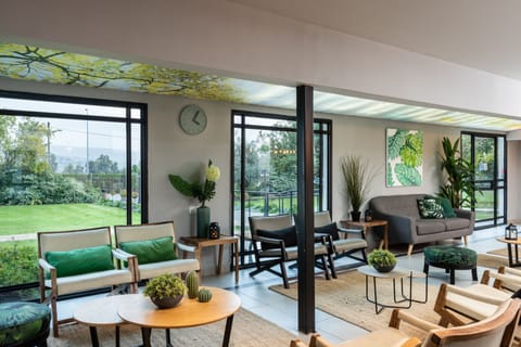 Lobby lounge