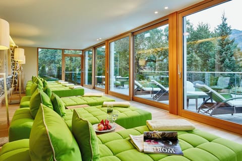 Couples treatment rooms, sauna, hot tub, steam room, body treatments
