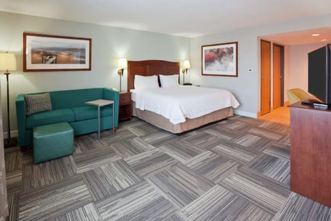 32-inch LCD TV with satellite channels, TV