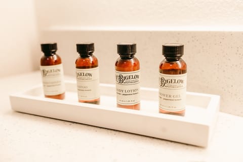 Combined shower/tub, designer toiletries, hair dryer, towels