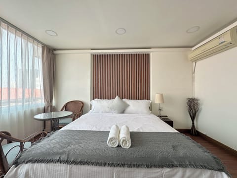 Deluxe Room, 1 Double Bed | Desk, blackout drapes, soundproofing, free WiFi