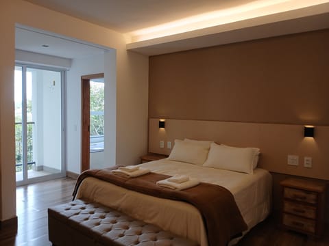 Superior Double Room, 1 Queen Bed, Hot Tub, Poolside | Minibar, free WiFi