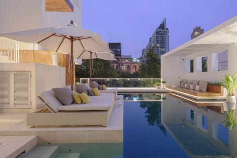 Outdoor pool, pool umbrellas, sun loungers