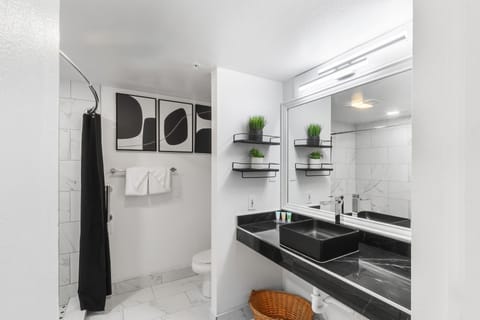 Room, 1 King Bed, Tower | Bathroom | Combined shower/tub, designer toiletries, hair dryer, towels