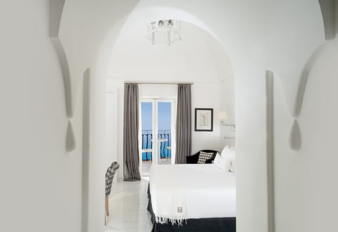 Room (04 HVF Prestige) | Premium bedding, minibar, in-room safe, desk