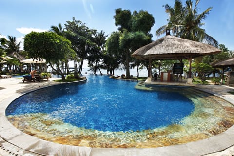 Outdoor pool, sun loungers