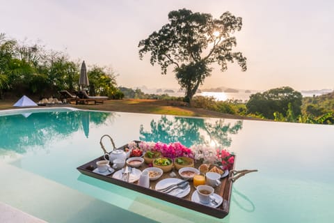 Free daily English breakfast