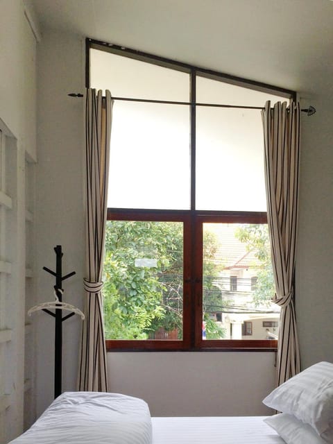 Single Room | Desk, free WiFi