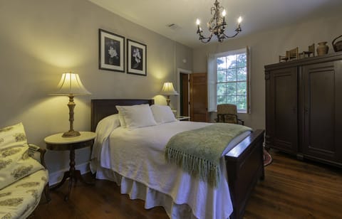 Deluxe Room, 1 Bedroom, Park View | 1 bedroom, premium bedding, desk, iron/ironing board