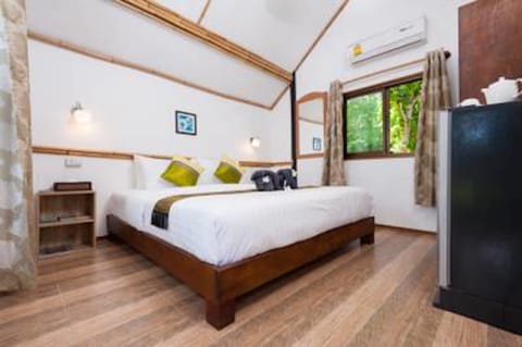 Bungalow with Sea View | Free WiFi, bed sheets