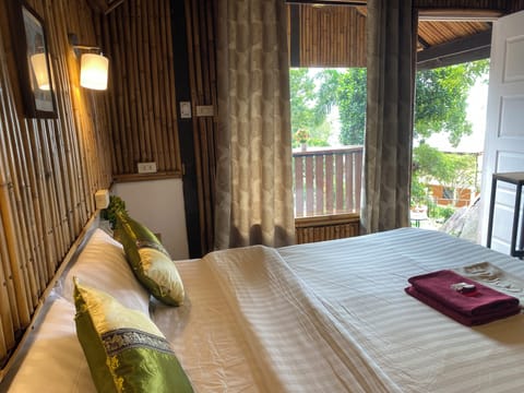 Bungalow with Sea View | Free WiFi, bed sheets