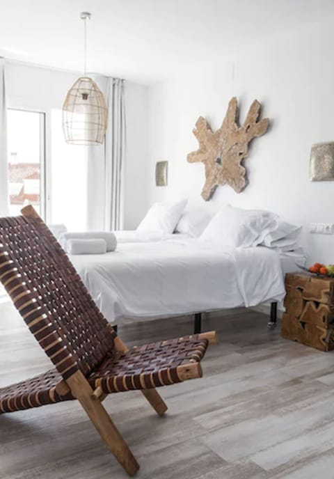 Deluxe Family Suite | 1 bedroom, Egyptian cotton sheets, premium bedding, down comforters