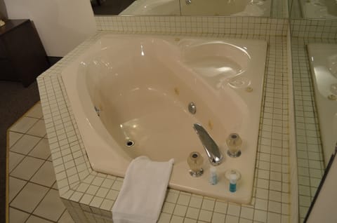 Jetted tub