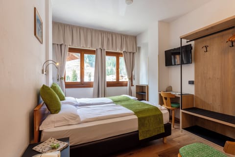 Double or Twin Room | In-room safe, desk, cribs/infant beds, free WiFi