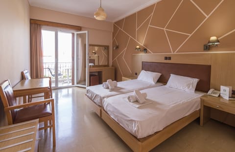 Double Room, 1 Bedroom | Pillowtop beds, iron/ironing board, free WiFi
