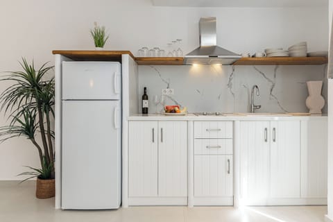 Comfort Studio | Private kitchenette | Fridge, stovetop, espresso maker, coffee/tea maker