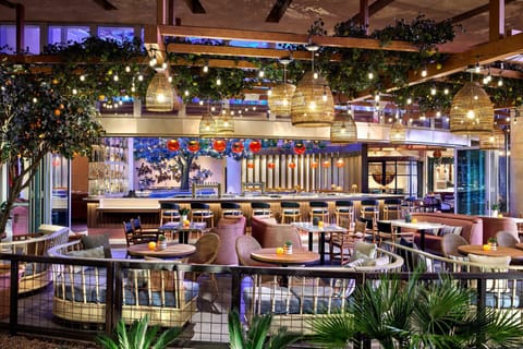 2 restaurants; breakfast, lunch, dinner, and brunch served