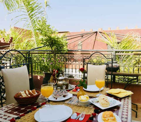 Free daily full breakfast