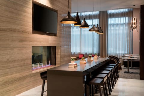Serves dinner and happy hour
