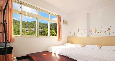 Standard Quadruple Room (Japanese) | Desk, laptop workspace, blackout drapes, free WiFi