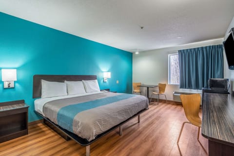Minibar, free WiFi, bed sheets
