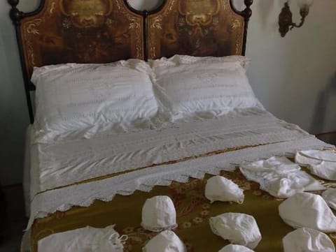 Premium bedding, desk, soundproofing