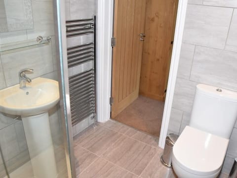 Superior Double Room, Ensuite (Interconnecting Rooms) | Bathroom