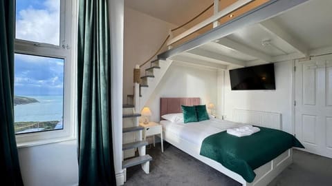 Family Room | Iron/ironing board, free WiFi, bed sheets