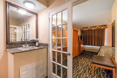 Premium bedding, pillowtop beds, in-room safe, desk