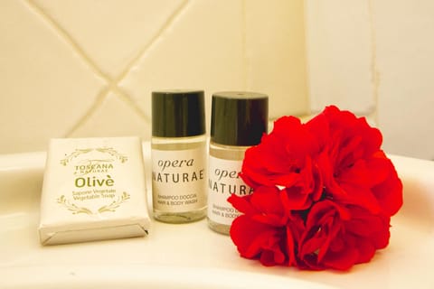 Quadruple Room, Vineyard View | Bathroom | Shower, towels, soap, shampoo