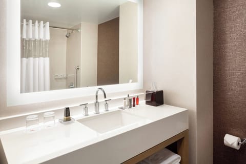 Combined shower/tub, designer toiletries, hair dryer, towels