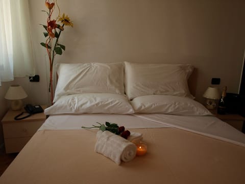 Double Room | Minibar, in-room safe, desk, soundproofing